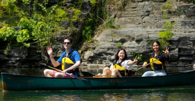 Students canoe on Bebee Lake (COE)
